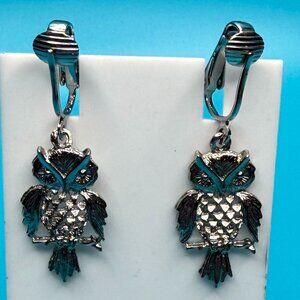 Vintage Fun Whimsical Owl Dangle Earrings Clip On Silver Tone 1.5"